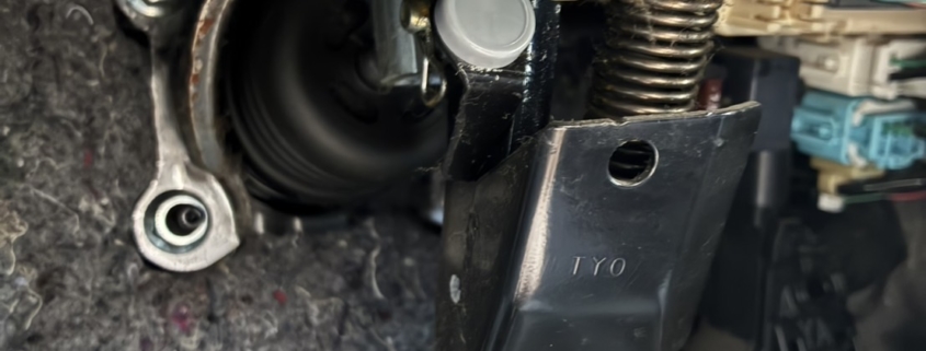 新品のブレーキペダルストッパーに交換し、ブレーキランプが正常作動するよう復旧した状態｜ホンダ N-BOX バッテリー上がり修理（愛知県江南市）