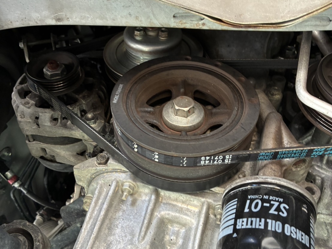 ダイハツタントのファンベルト交換後の状態｜新品ベルト装着後のエンジンルーム