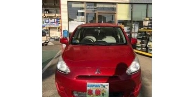 三菱ミラージュの車検入庫車両|愛知県江南市 金森石油 AUTO LAND店舗前で撮影された赤いコンパクトカー