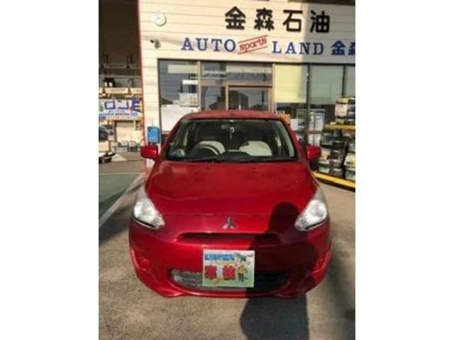 三菱ミラージュの車検入庫車両|愛知県江南市 金森石油 AUTO LAND店舗前で撮影された赤いコンパクトカー